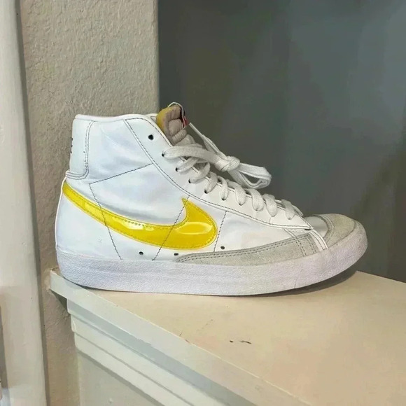 Nike Blazer 77 Mid DJ3050-101 Essential White Opti Yellow Sneakers US Women's 8 - Picture 2 of 9